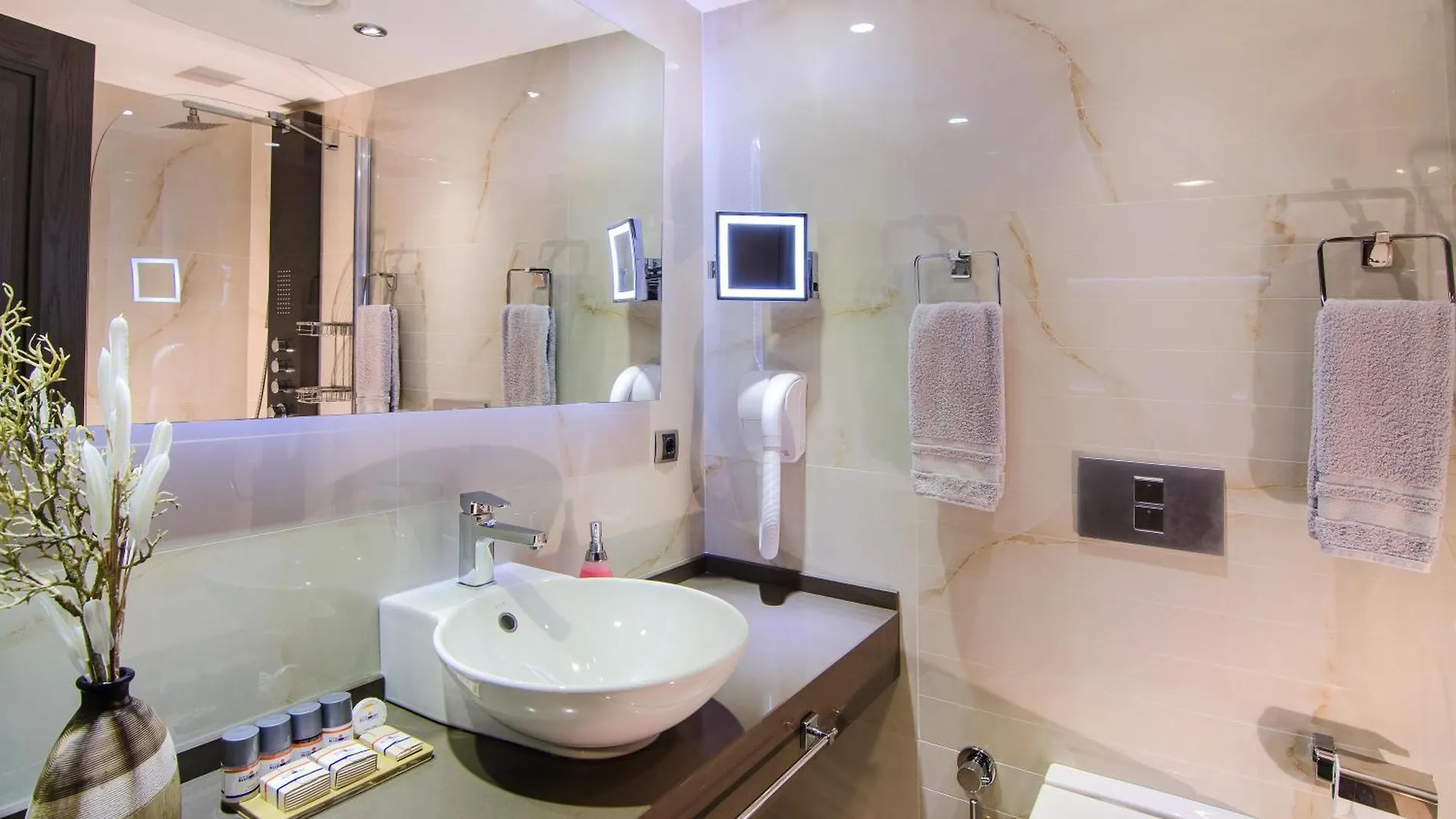 The Grand Blue Sky International Hotel Kusadasi 4*,